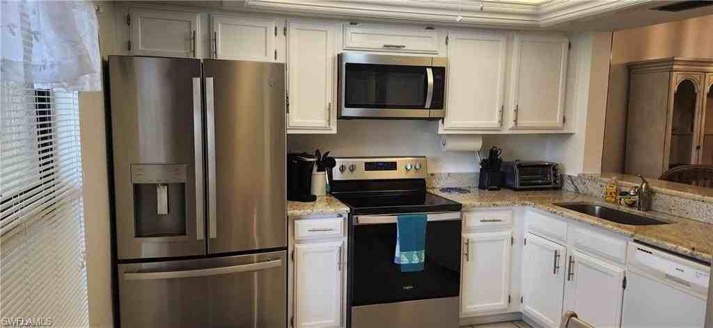 192 Fox Glen Dr #2-192 - Photo 3 of 37