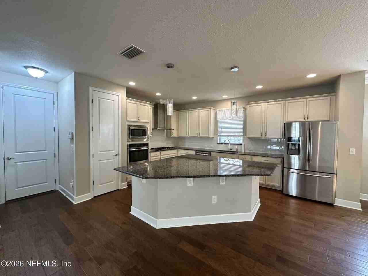 247 Paradise Valley Dr - Photo 3 of 36