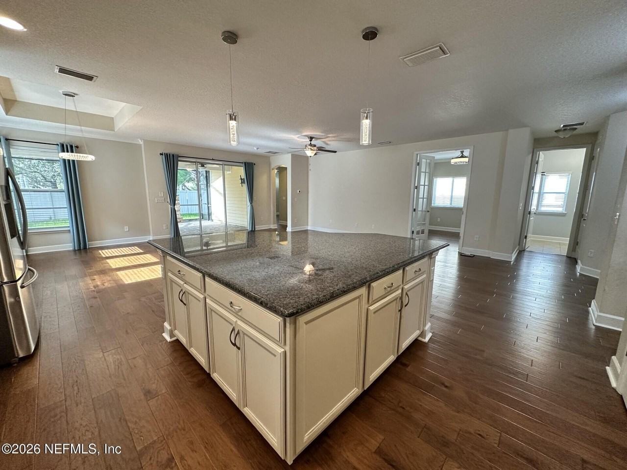 247 Paradise Valley Dr - Photo 5 of 36