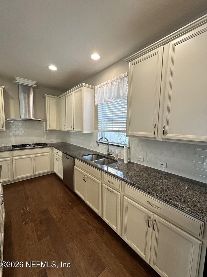 247 Paradise Valley Dr - Photo 6 of 36