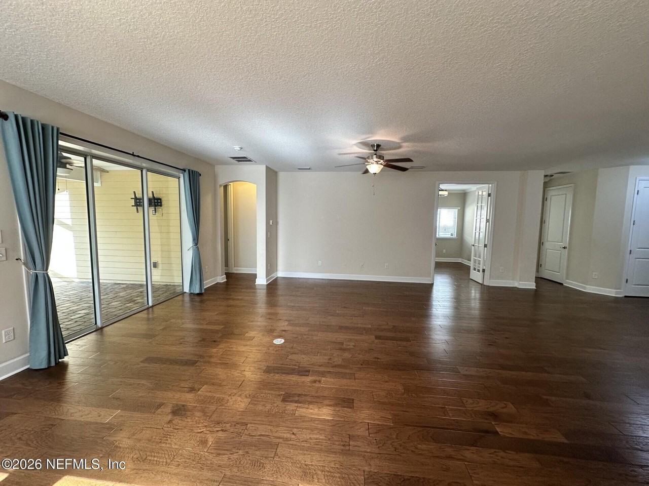 247 Paradise Valley Dr - Photo 7 of 36