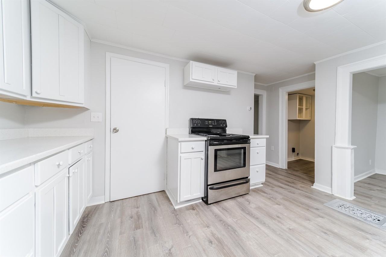 824 2nd St #1 - Photo 4 of 27