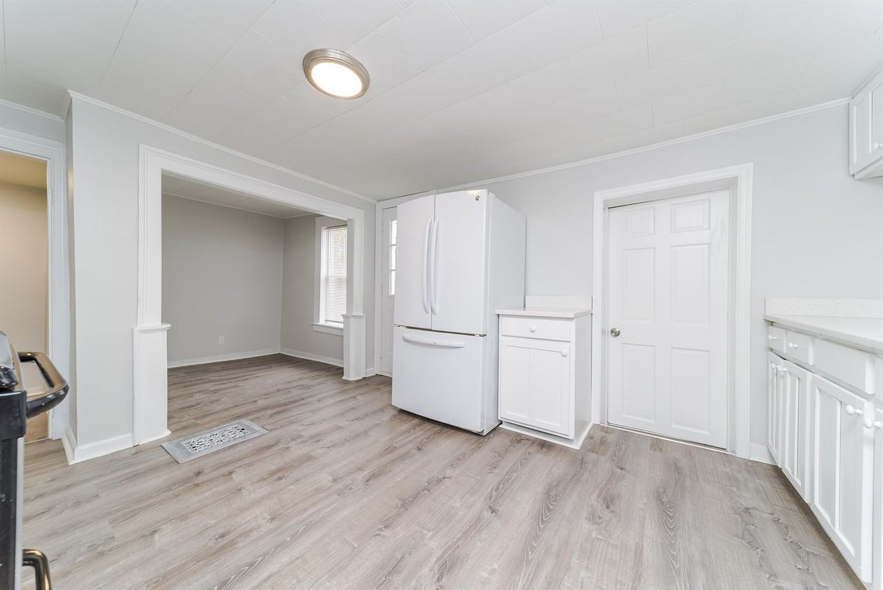 824 2nd St #1 - Photo 5 of 27