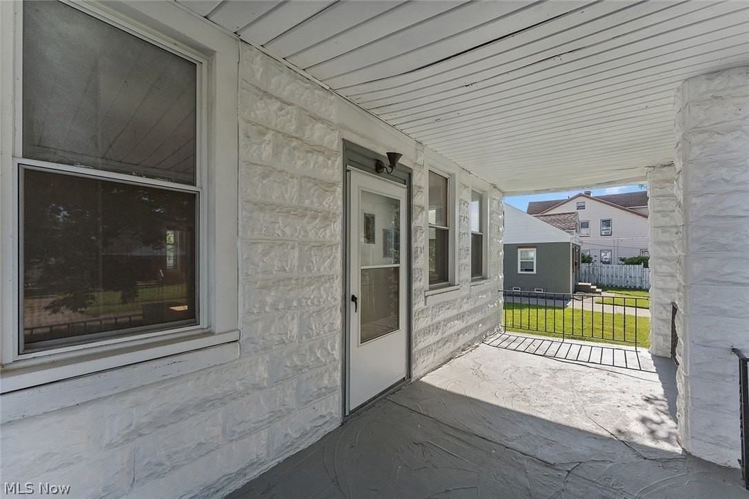 20400 Fuller Ave - Photo 3 of 25