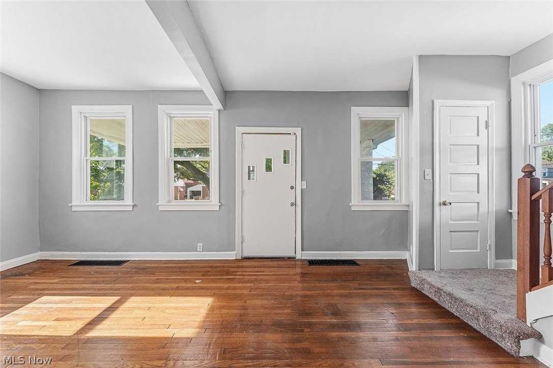 20400 Fuller Ave - Photo 4 of 25
