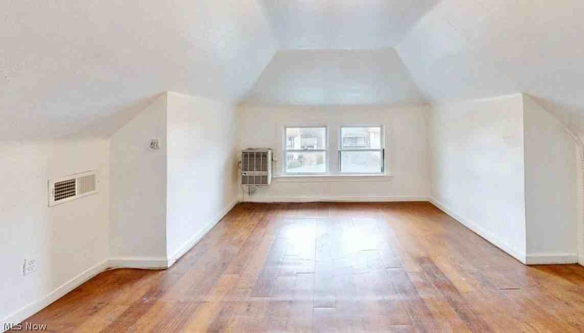 3428 Altamont Ave #3UP - Photo 4 of 12