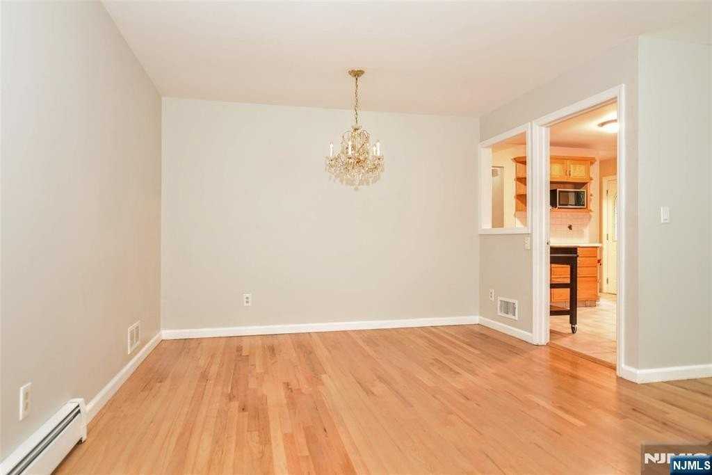 362 Cornell St - Photo 7 of 29