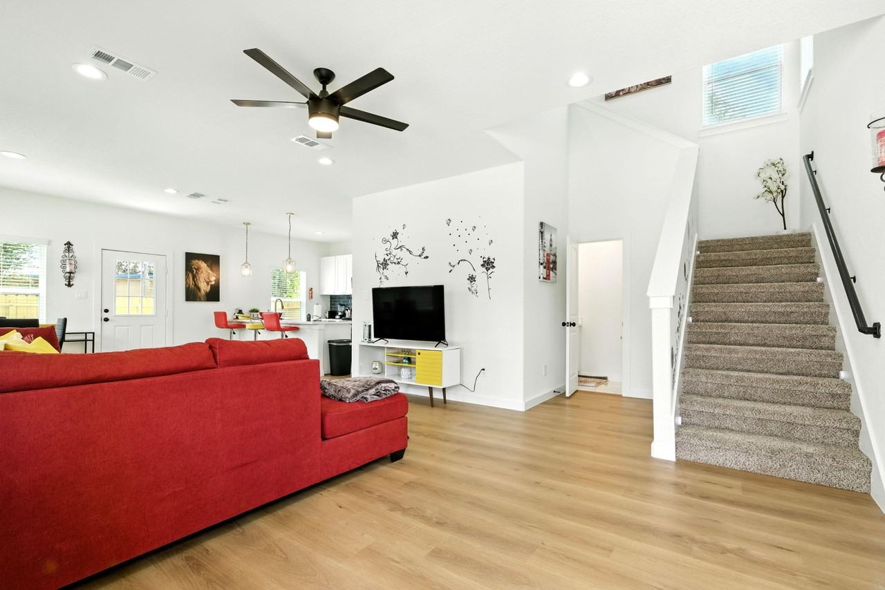 Bacher St - Photo 2 of 18