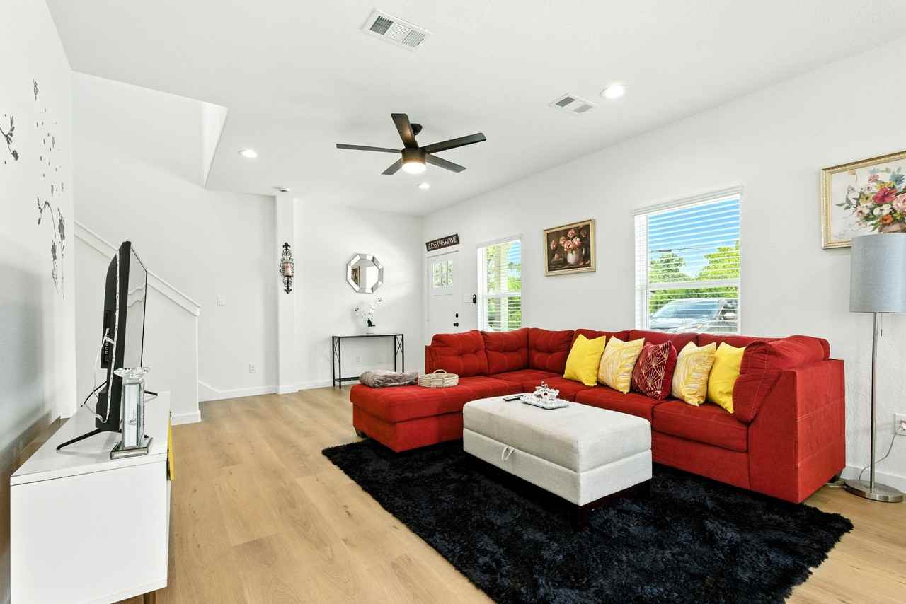 Bacher St - Photo 3 of 18