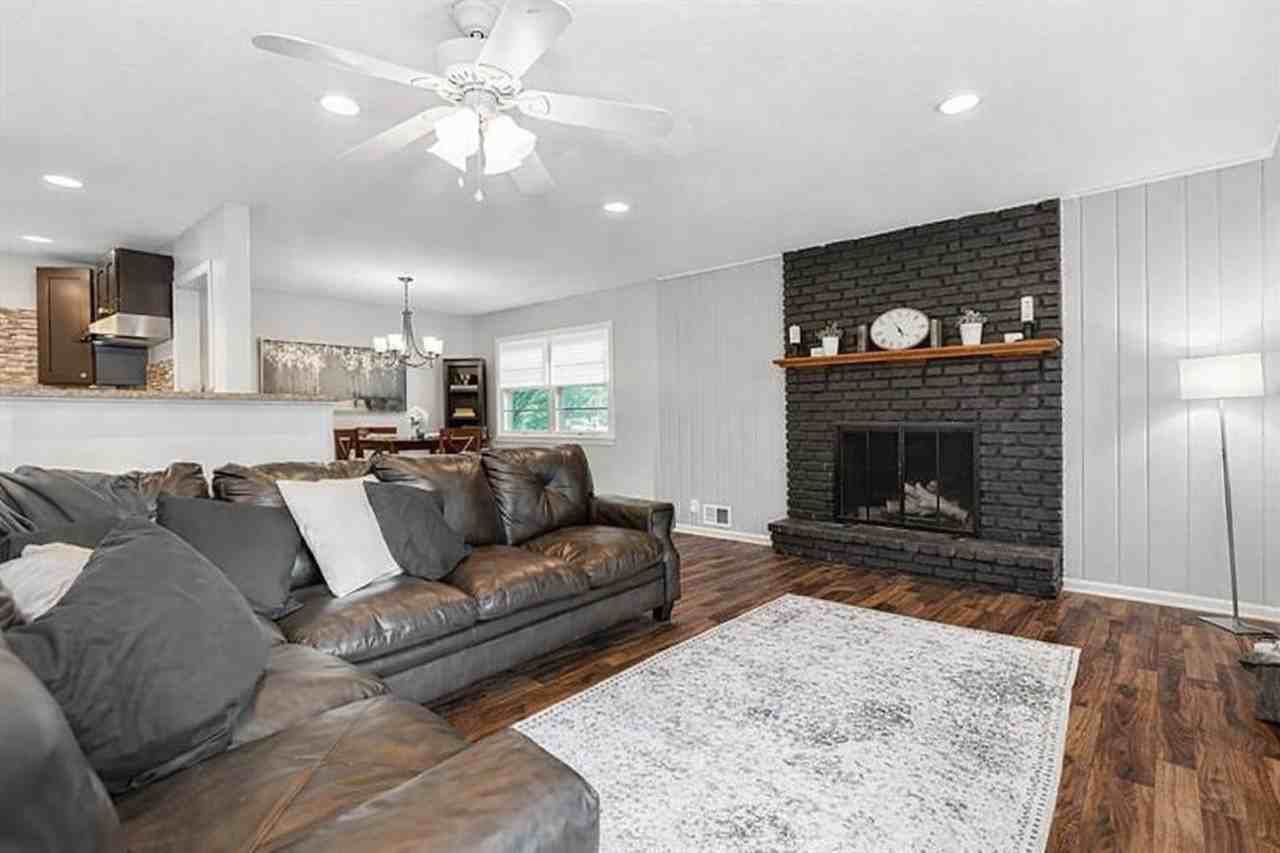 S Hawthorne Ave - Photo 2 of 11