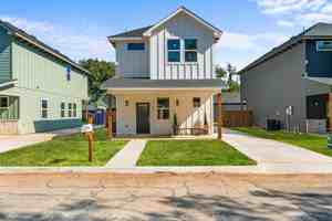 featured image of 612 1/2 N Robinson St