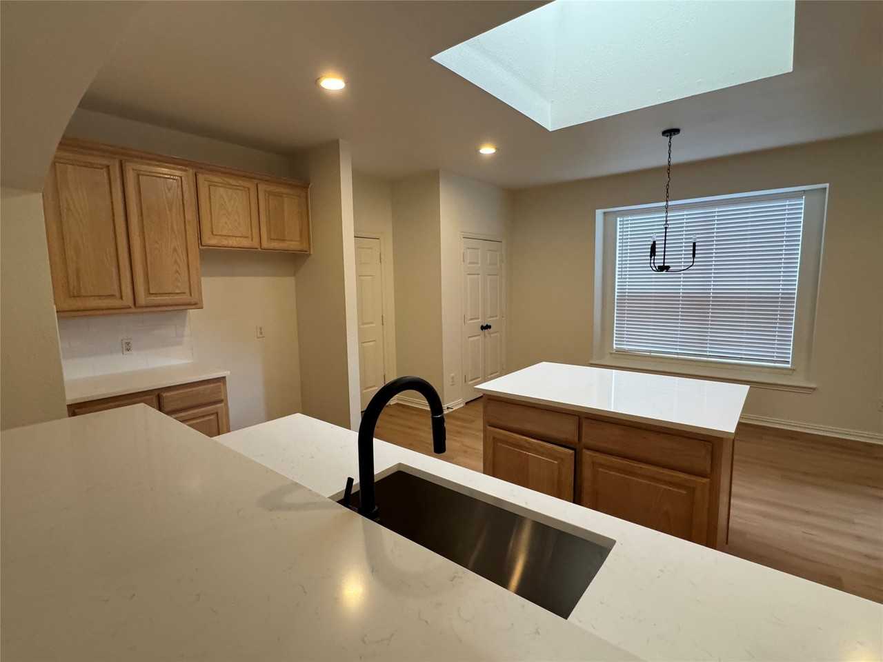 1823 Bur Oak Dr - Photo 6 of 20