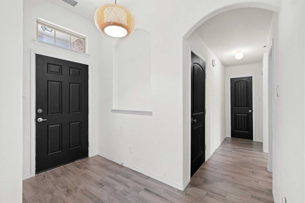 1525 Alamandine Ave - Photo 2 of 15