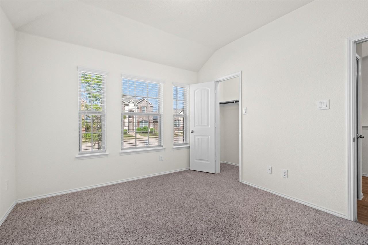 1525 Alamandine Ave - Photo 7 of 15