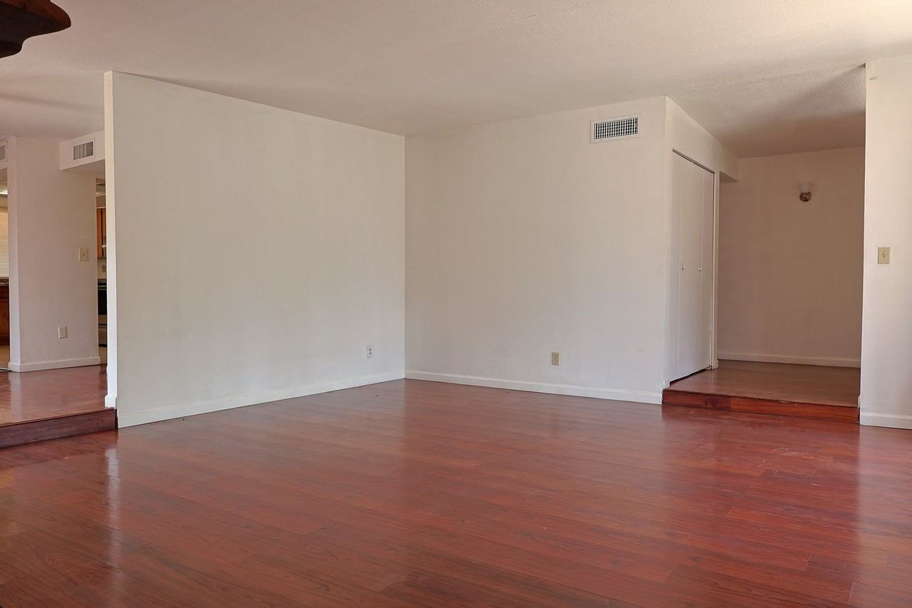 618 N Medford Dr - Photo 6 of 31