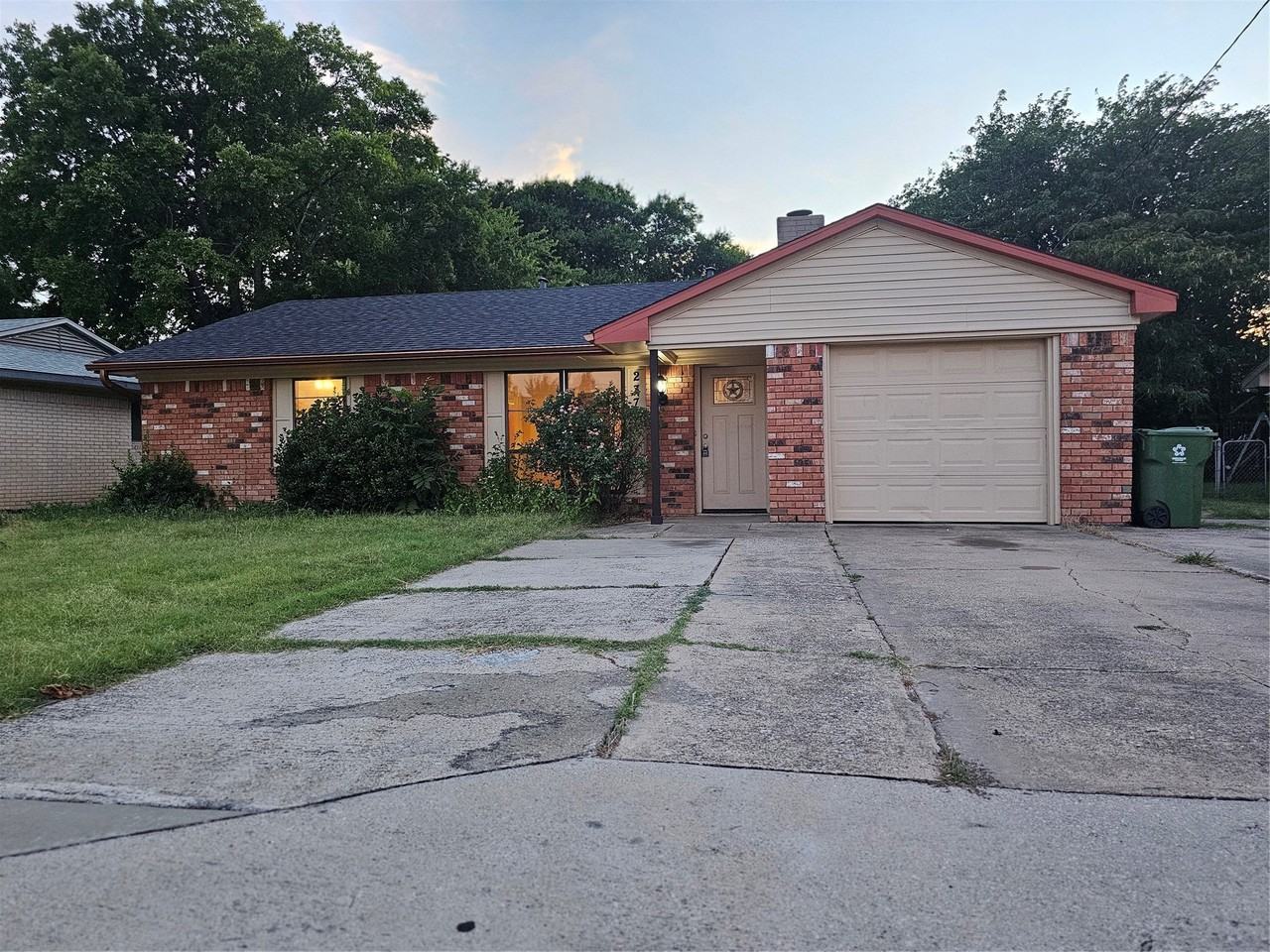 237 N Murphy Rd - Photo 2 of 31