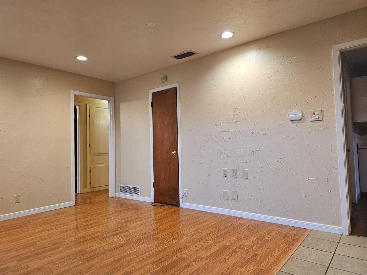 237 N Murphy Rd - Photo 7 of 31