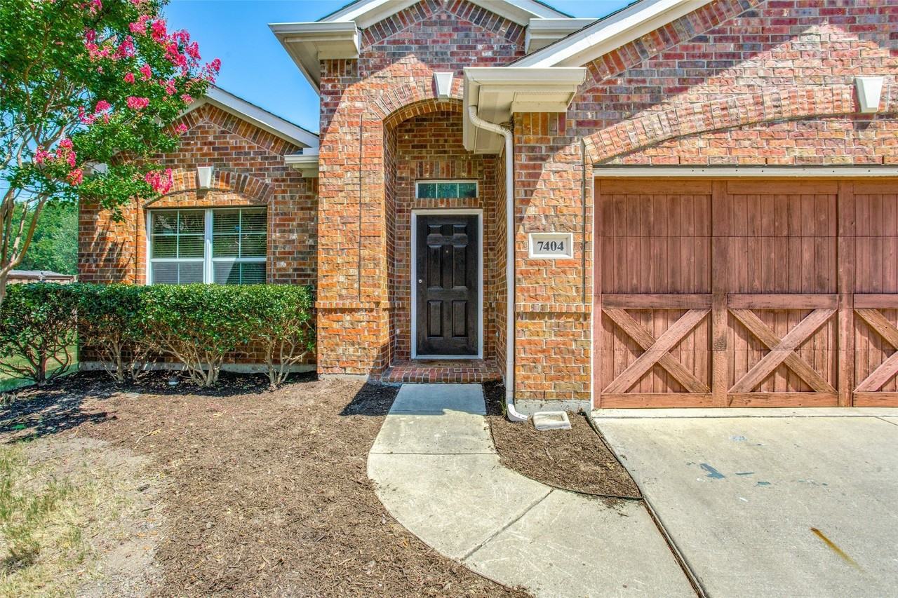 7404 Ryan Ct - Photo 2 of 25