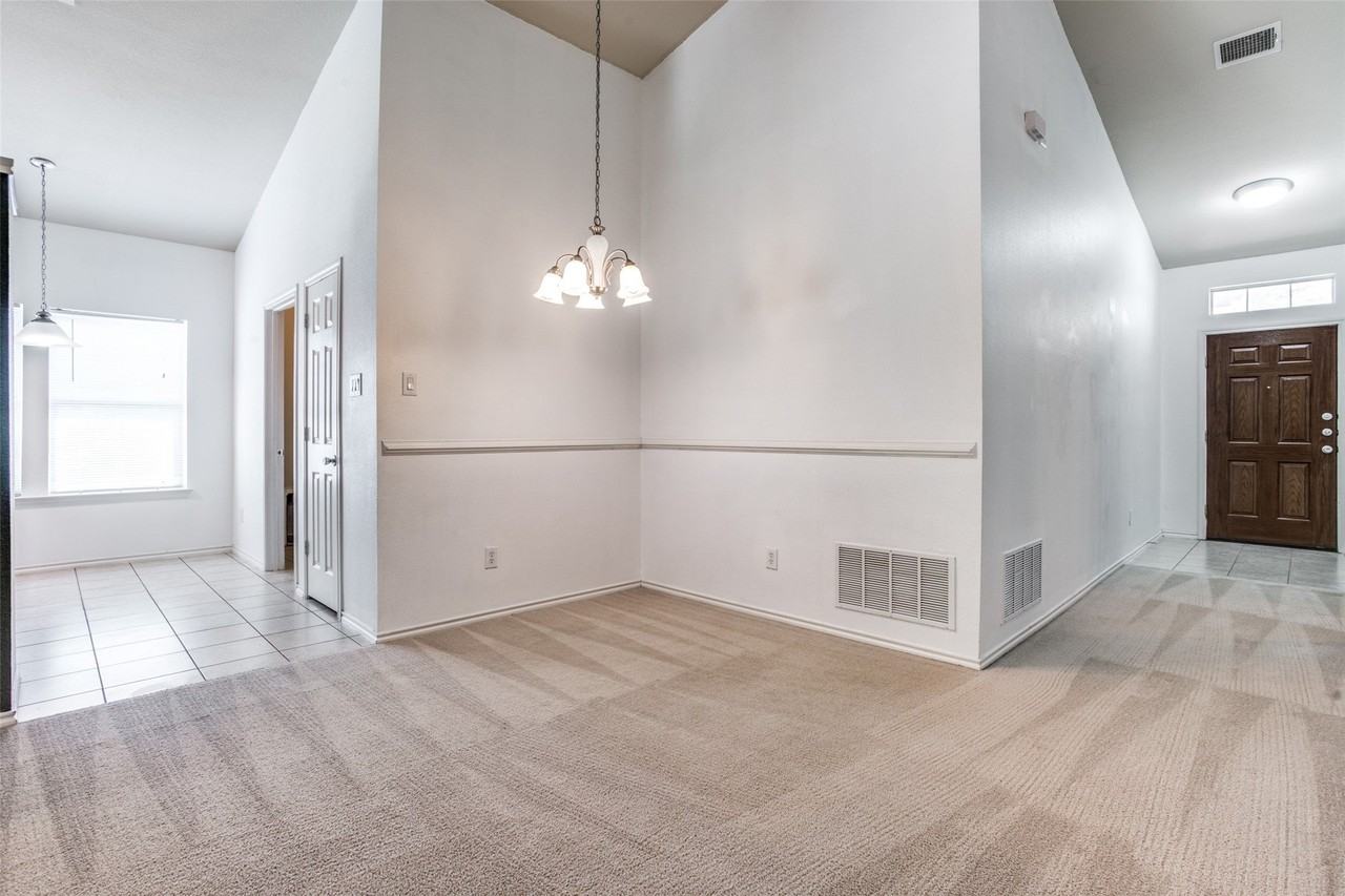 7404 Ryan Ct - Photo 3 of 25