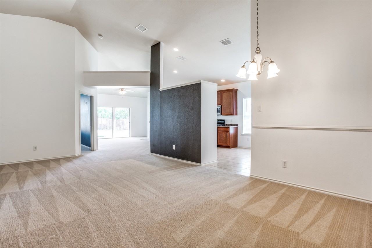 7404 Ryan Ct - Photo 4 of 25