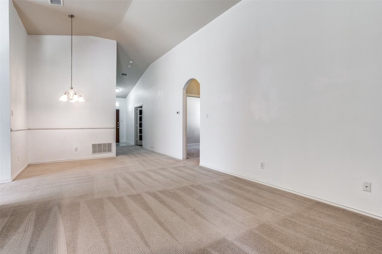 7404 Ryan Ct - Photo 5 of 25
