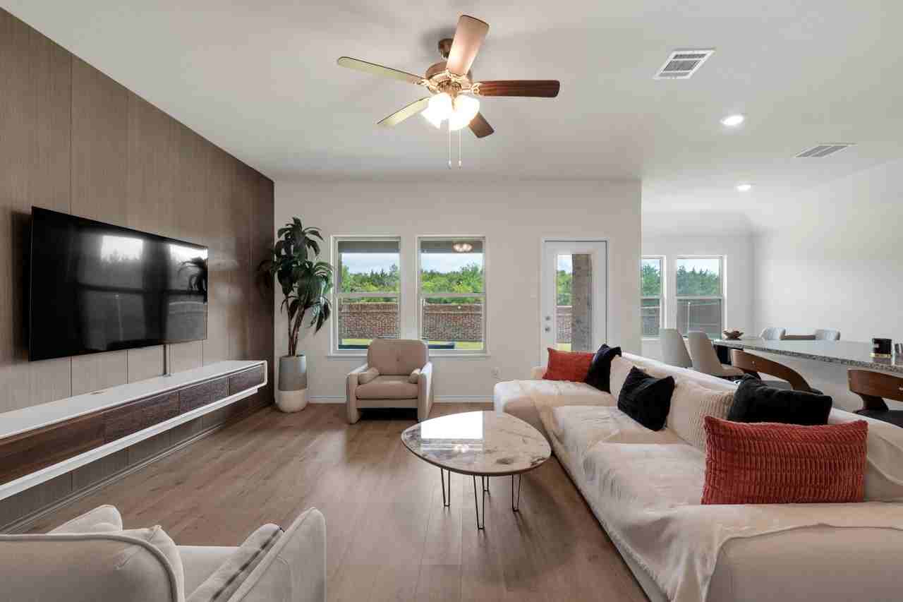 919 Gentle Rain Dr - Photo 4 of 16
