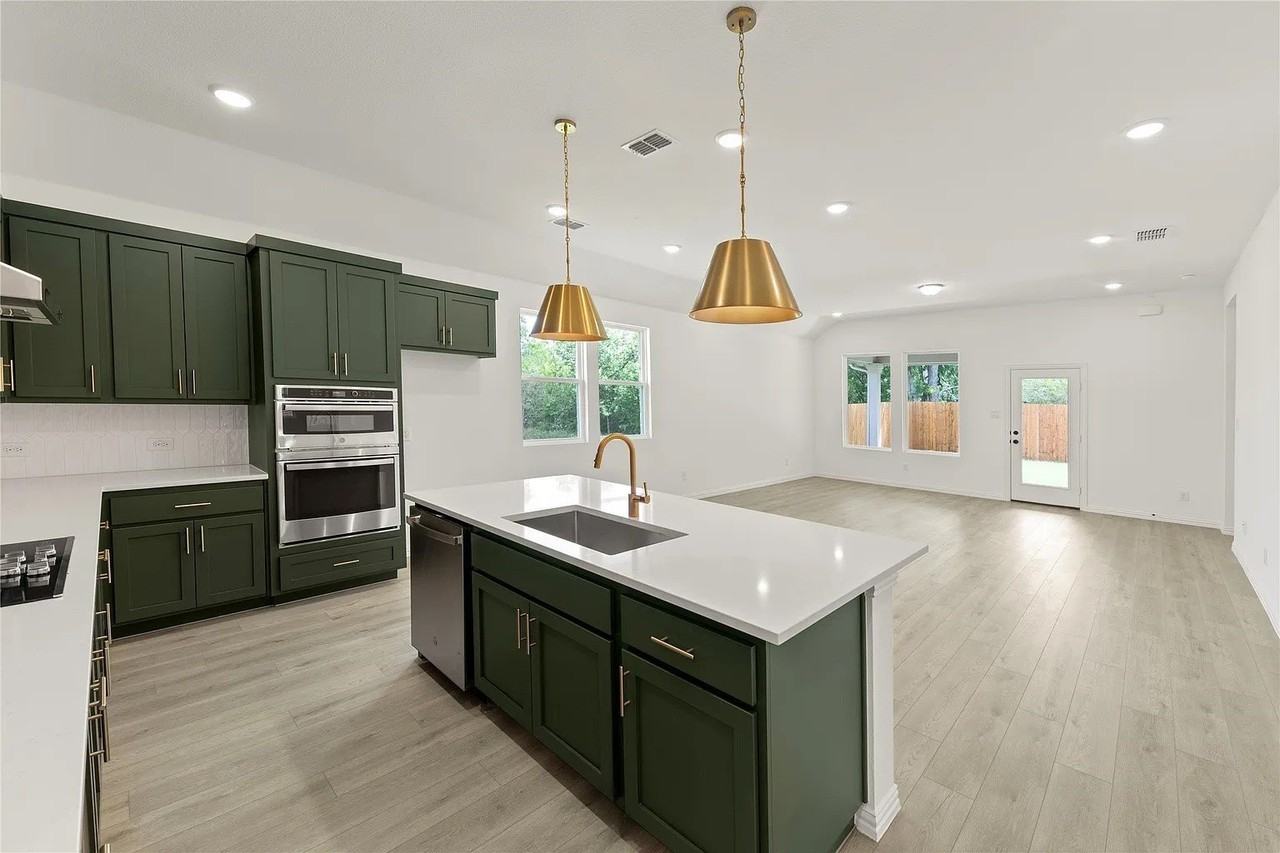 2121 Williams Rd - Photo 2 of 13