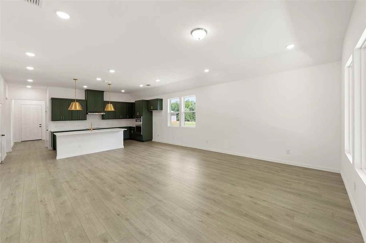 2121 Williams Rd - Photo 4 of 13