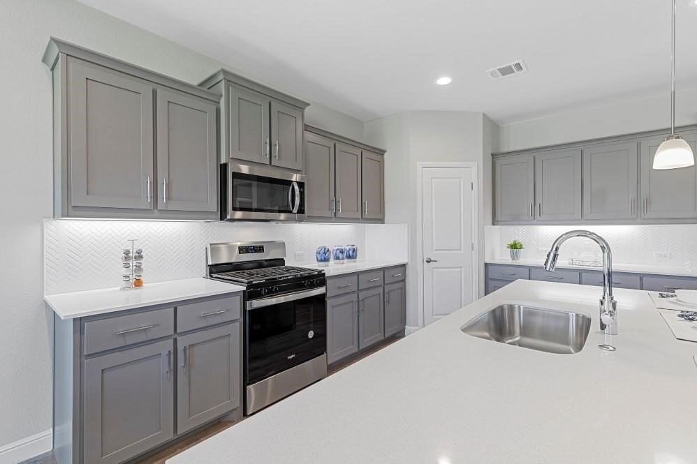 14540 Caelum Dr - Photo 4 of 31