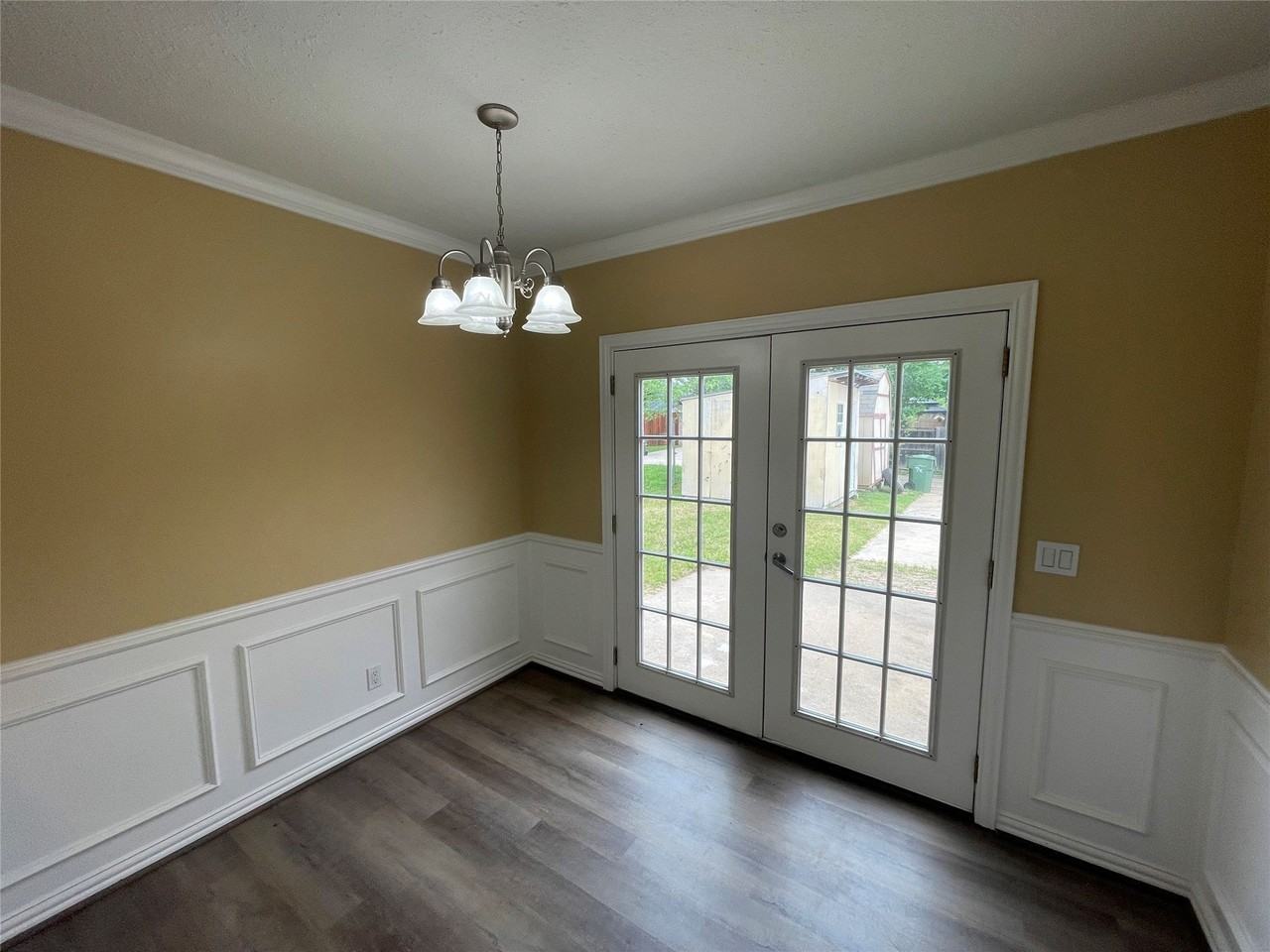 2224 Forestbrook Dr - Photo 3 of 8