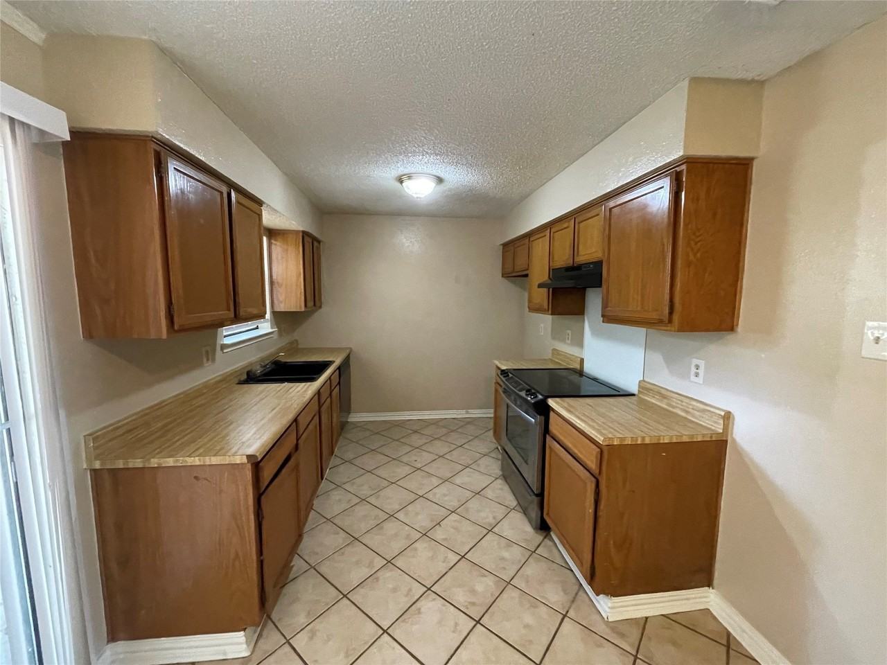4705 Kristie Dr - Photo 4 of 9
