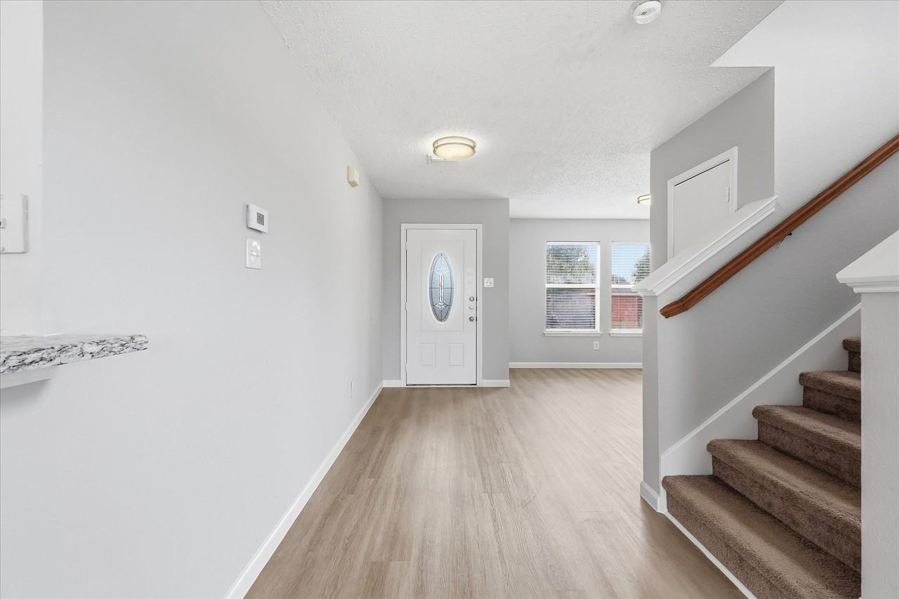 2308 Shadabury Dr - Photo 5 of 34