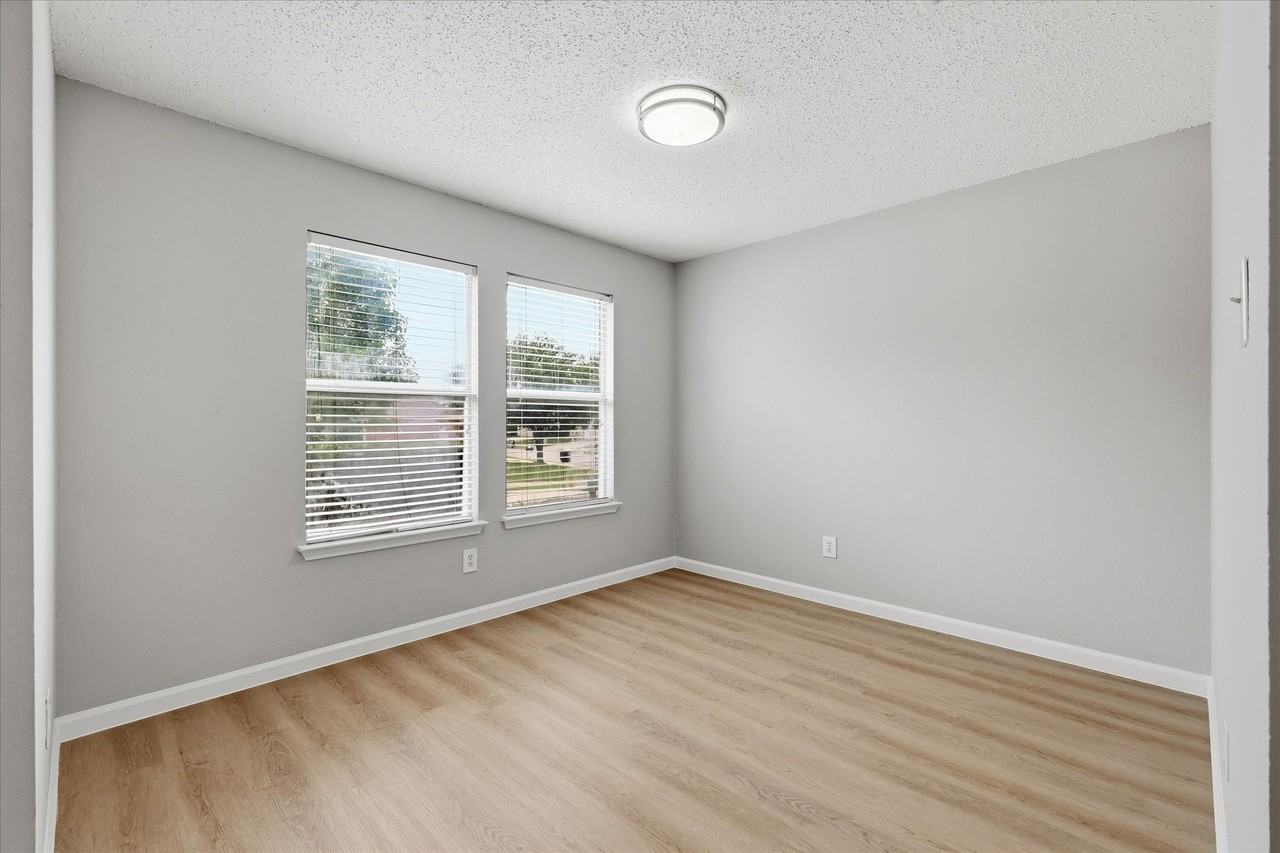 2308 Shadabury Dr - Photo 6 of 34