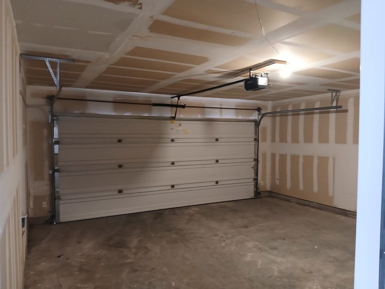 2467 Mallory Ln - Photo 3 of 15