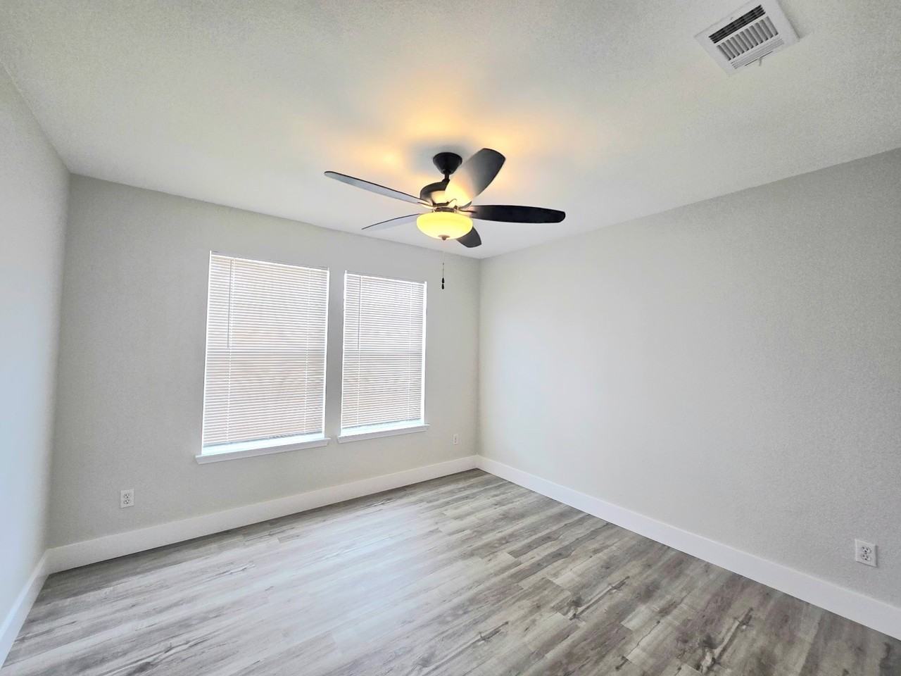 2467 Mallory Ln - Photo 4 of 15