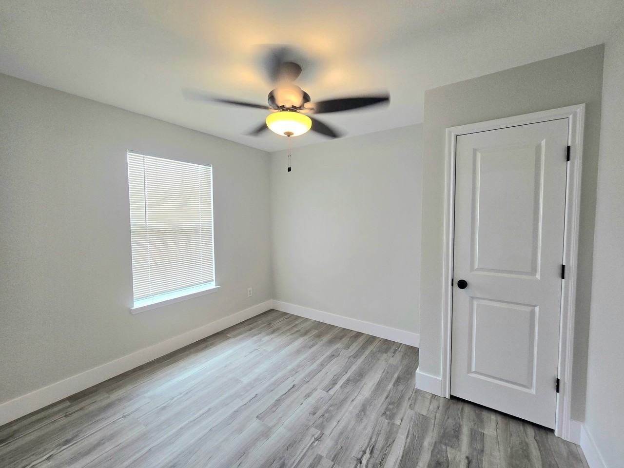 2467 Mallory Ln - Photo 5 of 15