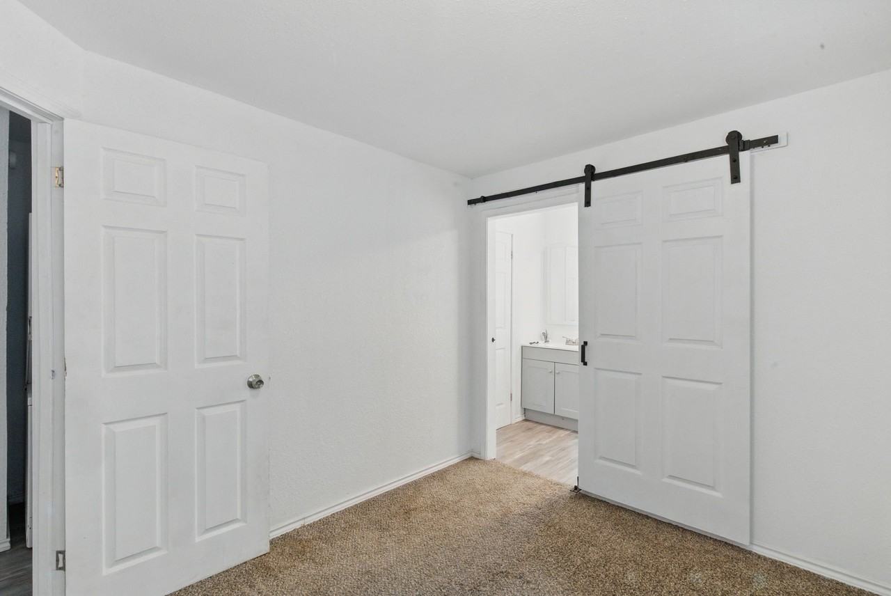 1437 Forrest Trl - Photo 3 of 36