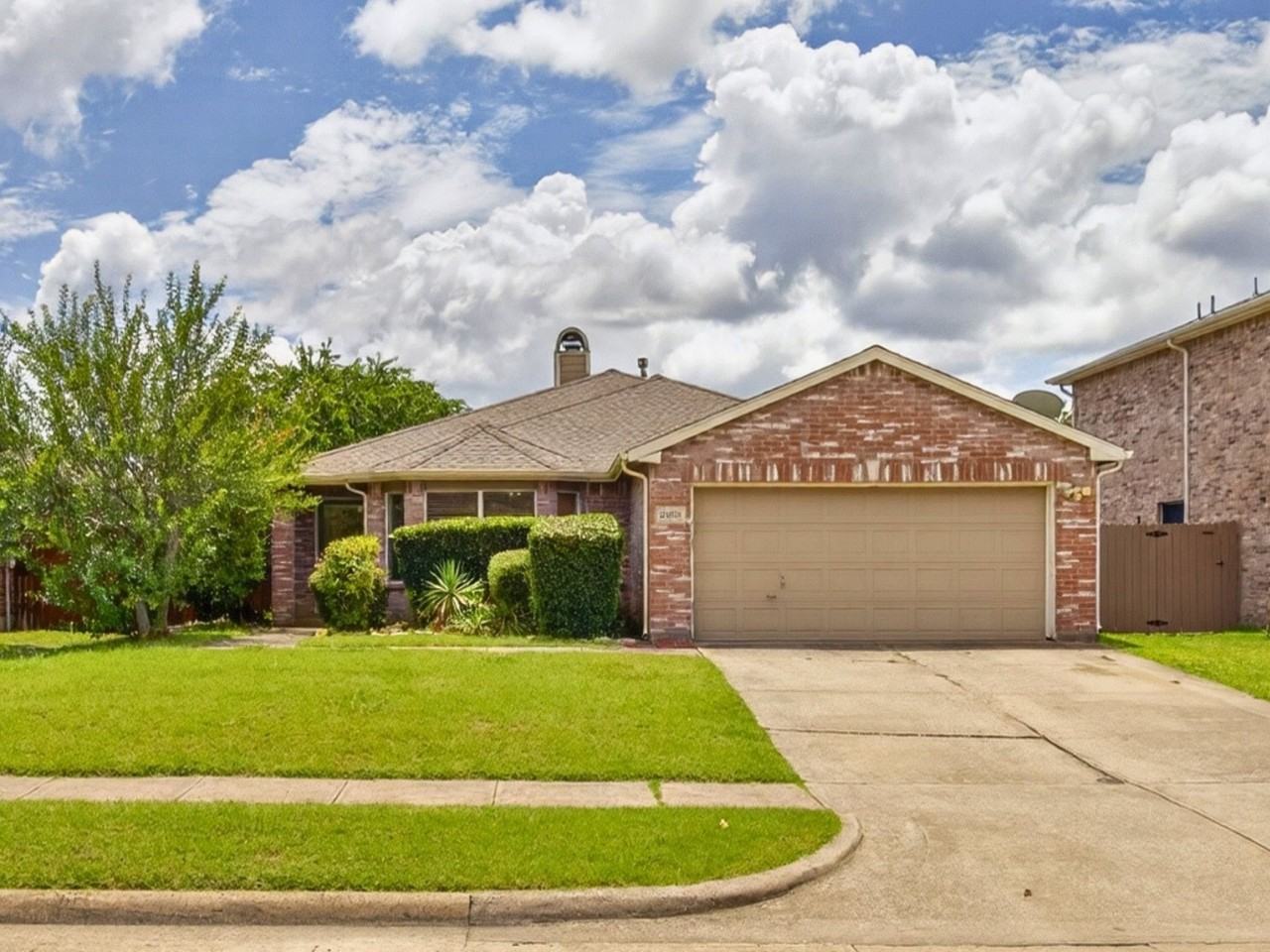 2805 Nandina St - Photo 2 of 26