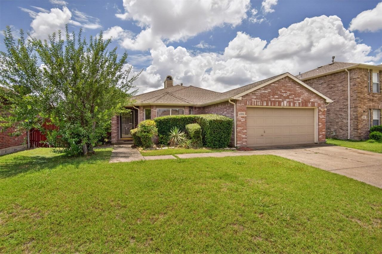 2805 Nandina St - Photo 4 of 26