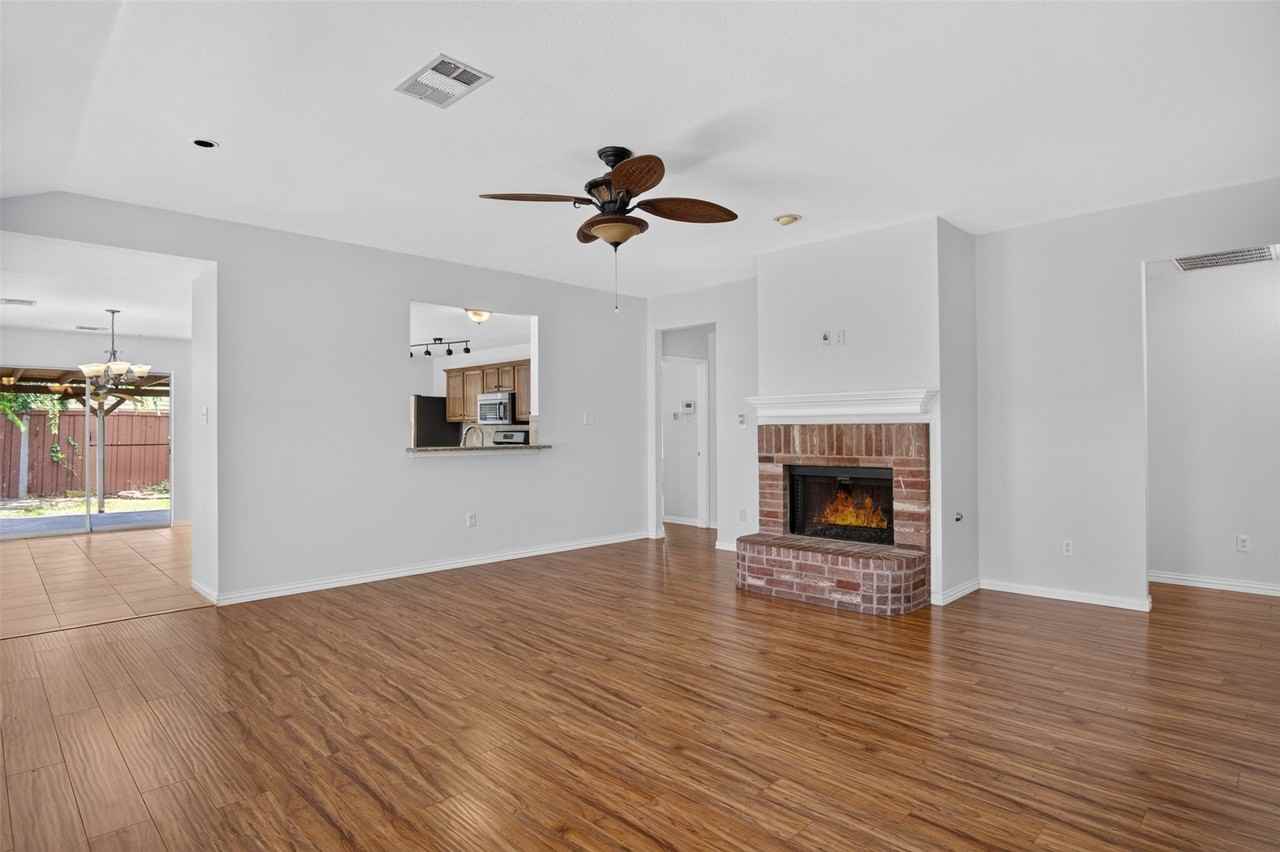 2805 Nandina St - Photo 6 of 26