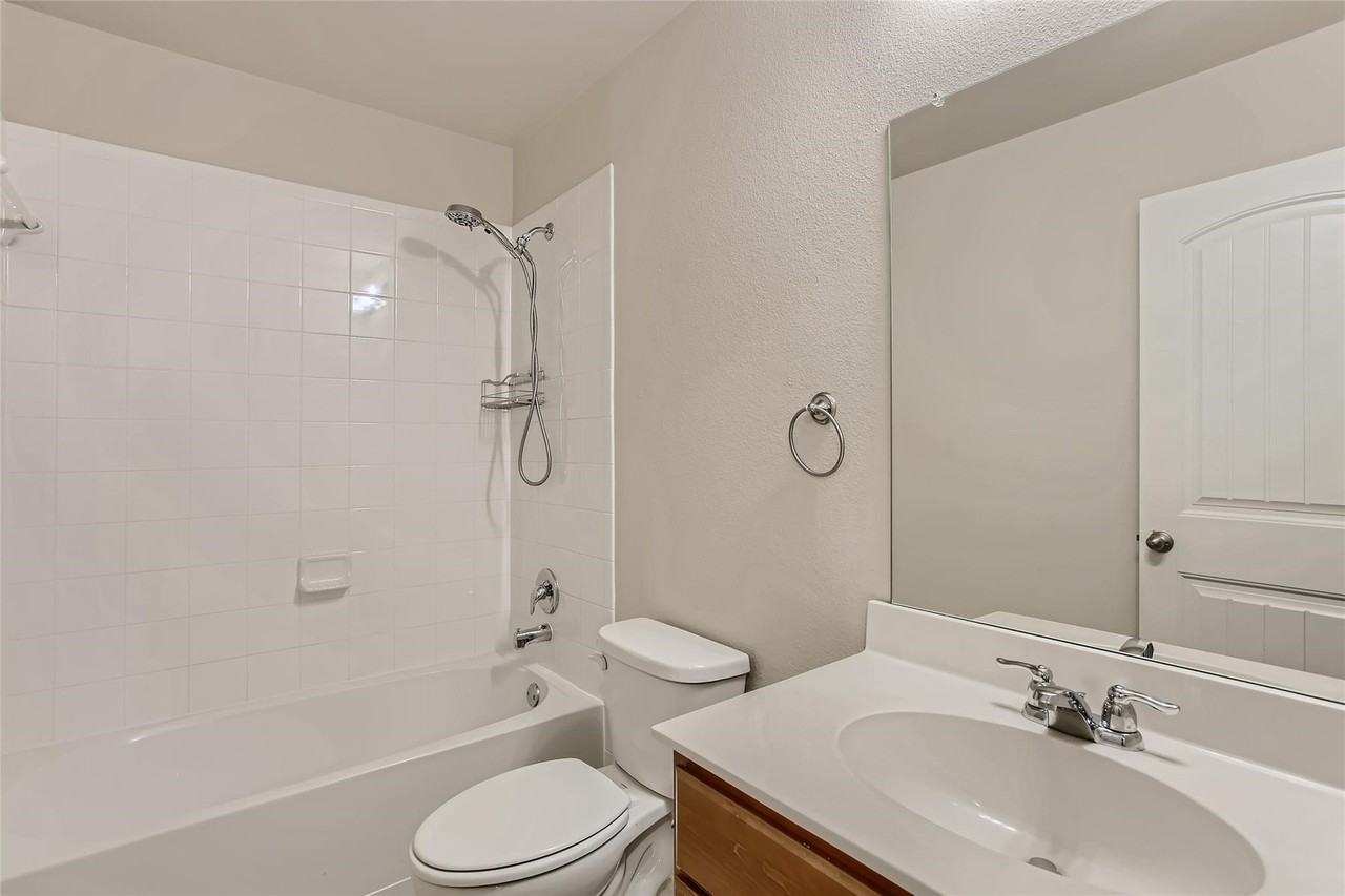 503 Hawthorn Dr - Photo 6 of 29