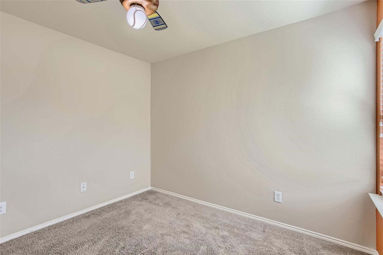 503 Hawthorn Dr - Photo 7 of 29
