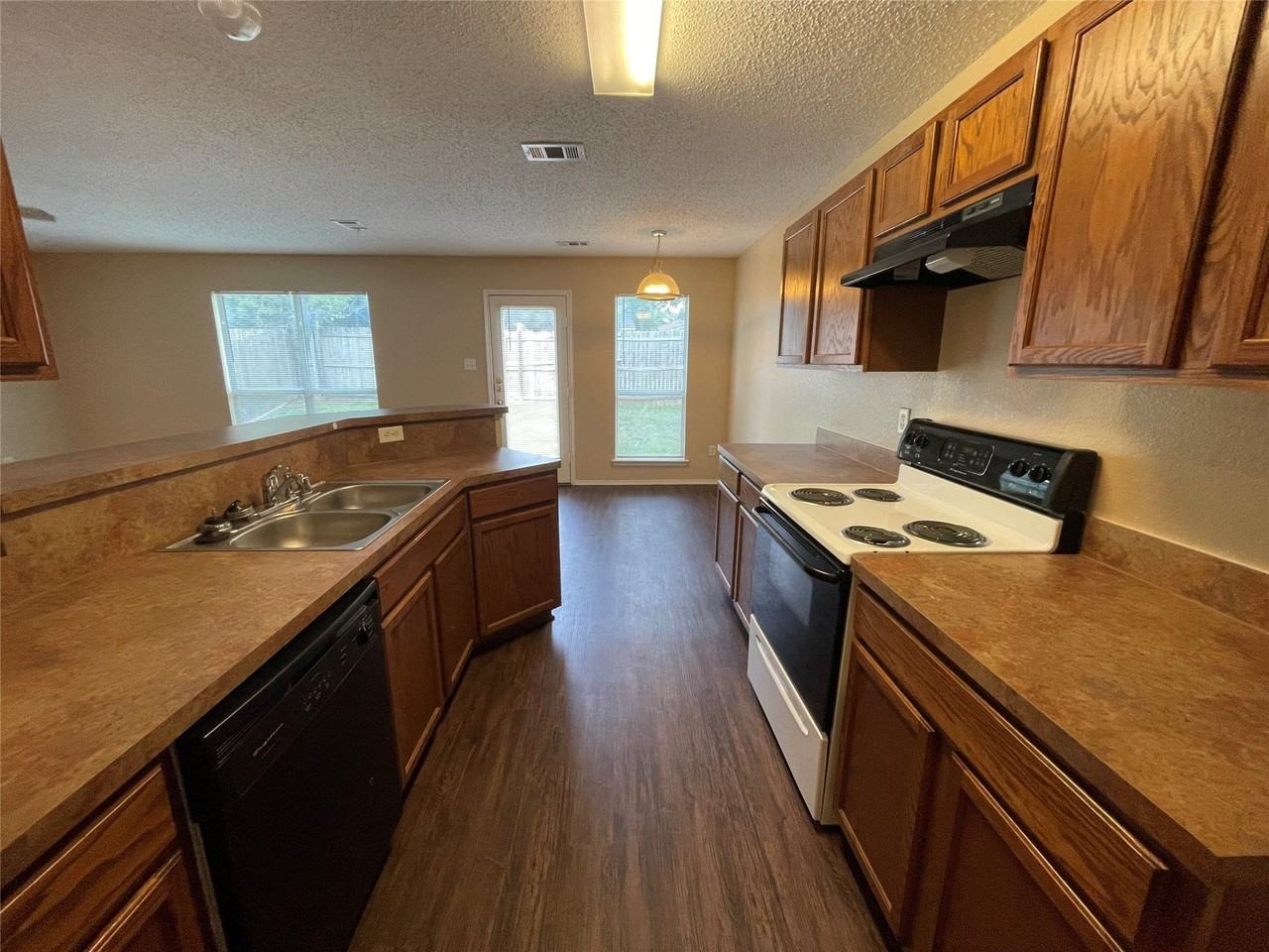 3316 Knoll Trl - Photo 3 of 12