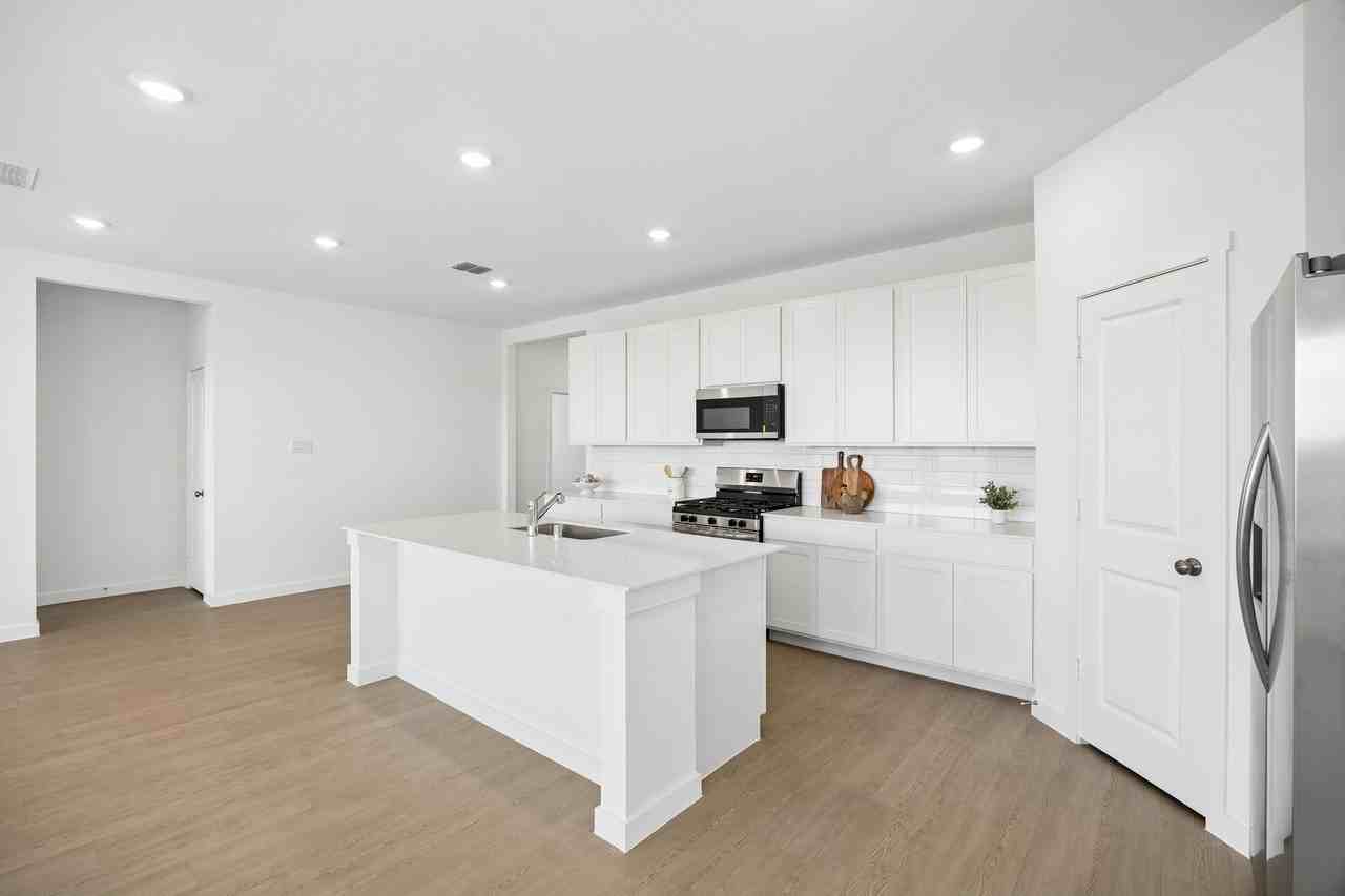 9133 Schram Rd - Photo 4 of 36