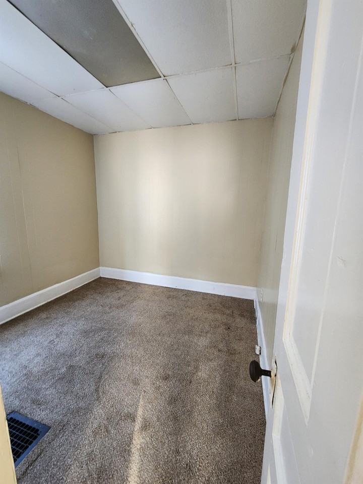 2555A N 22nd St #1 - Photo 5 of 7