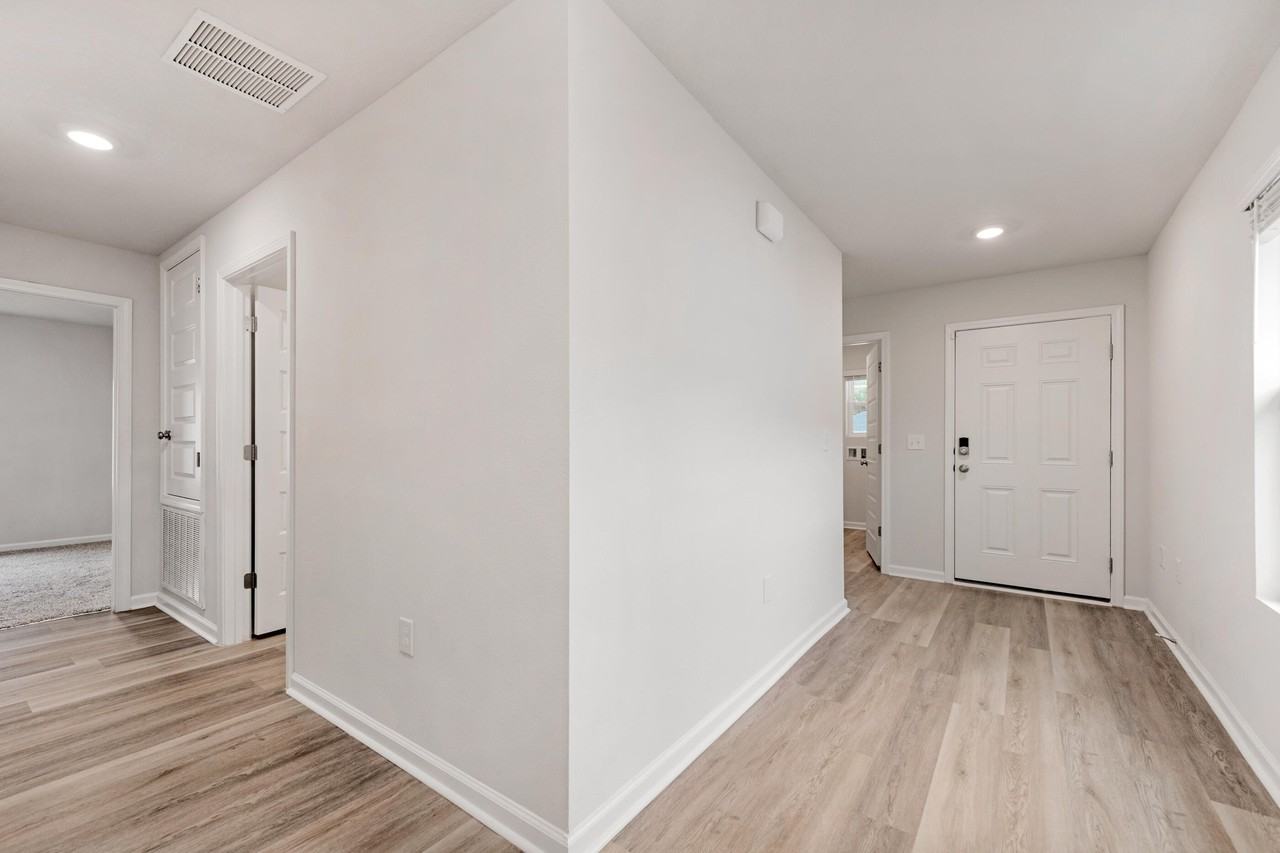 5466 Peach Dr - Photo 3 of 28
