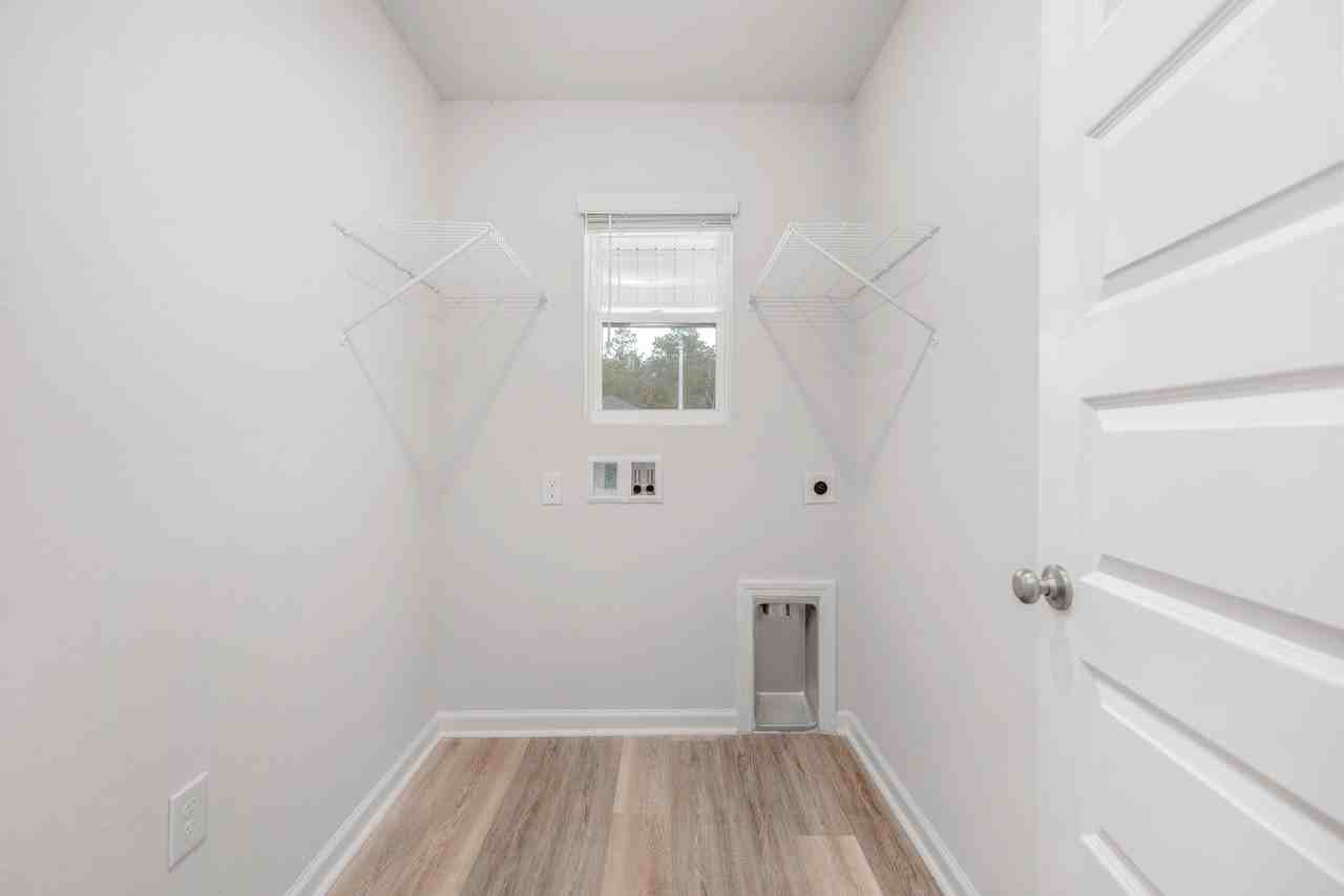 5466 Peach Dr - Photo 4 of 28
