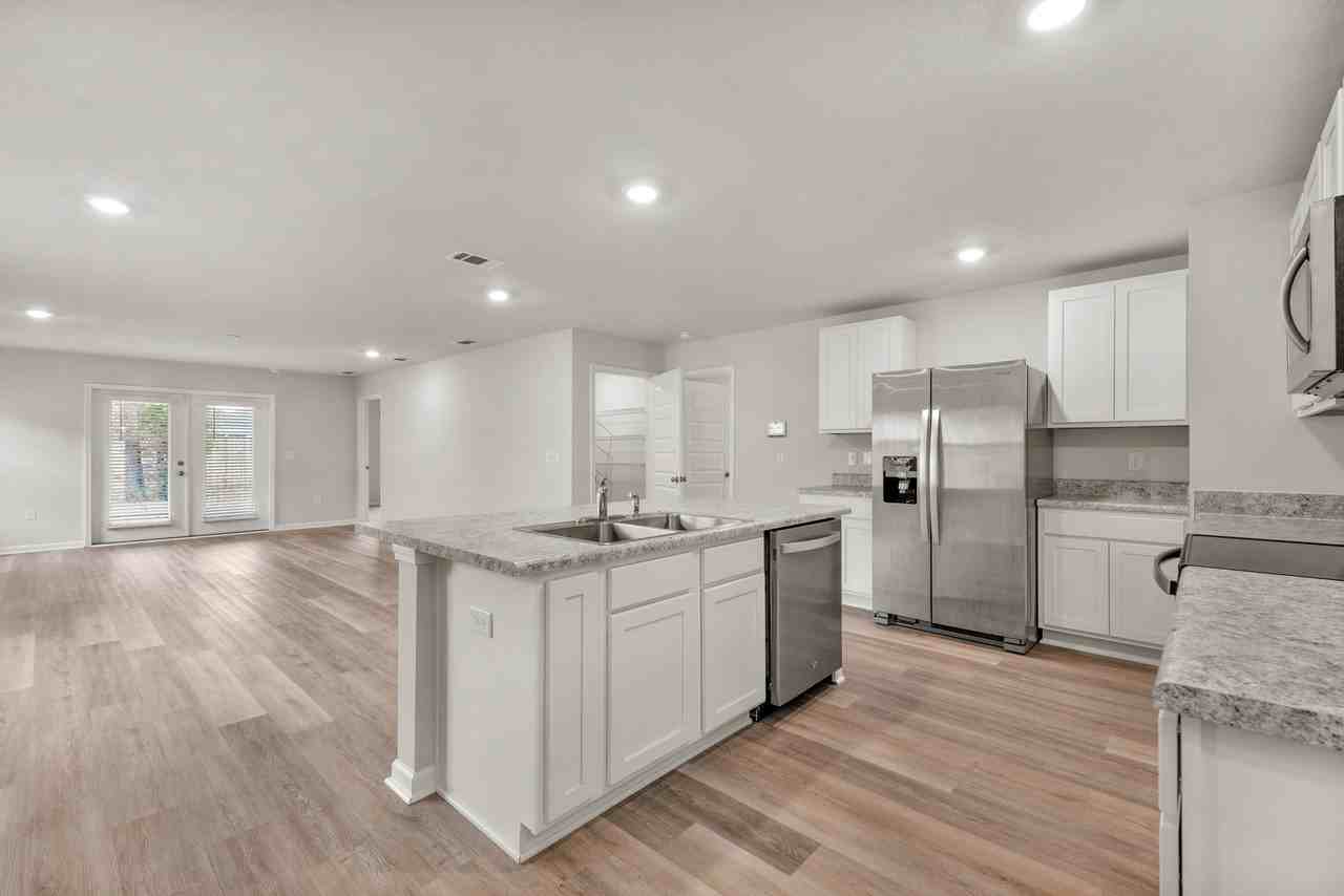 5466 Peach Dr - Photo 7 of 28