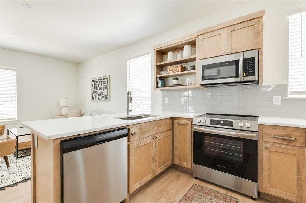 1625 Nw 12th St #5 - Photo 6 of 18