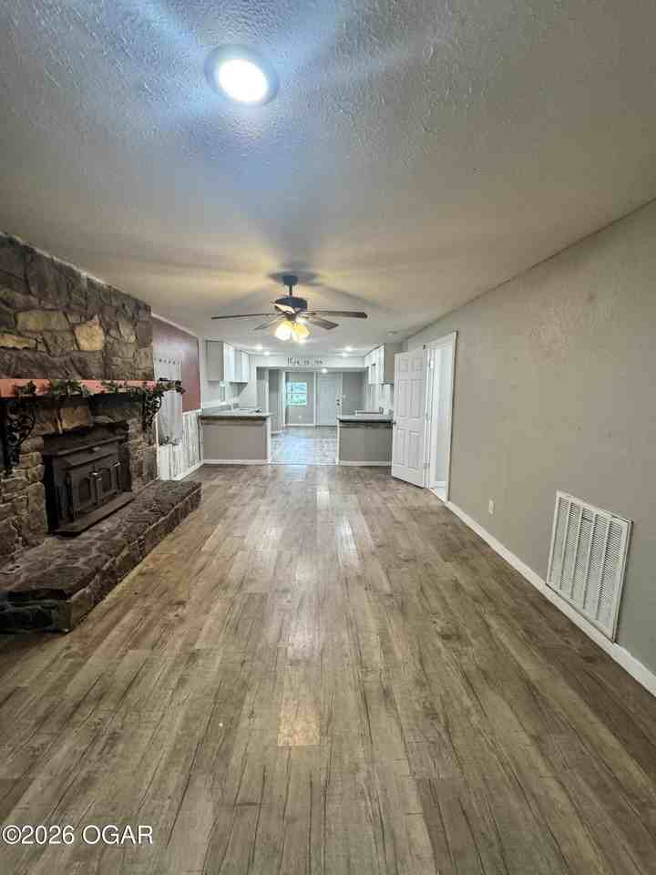 1402 Furnace St - Photo 2 of 10